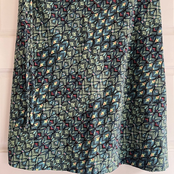 Stylish Green Patterned Skirt - Picture 2 of 5